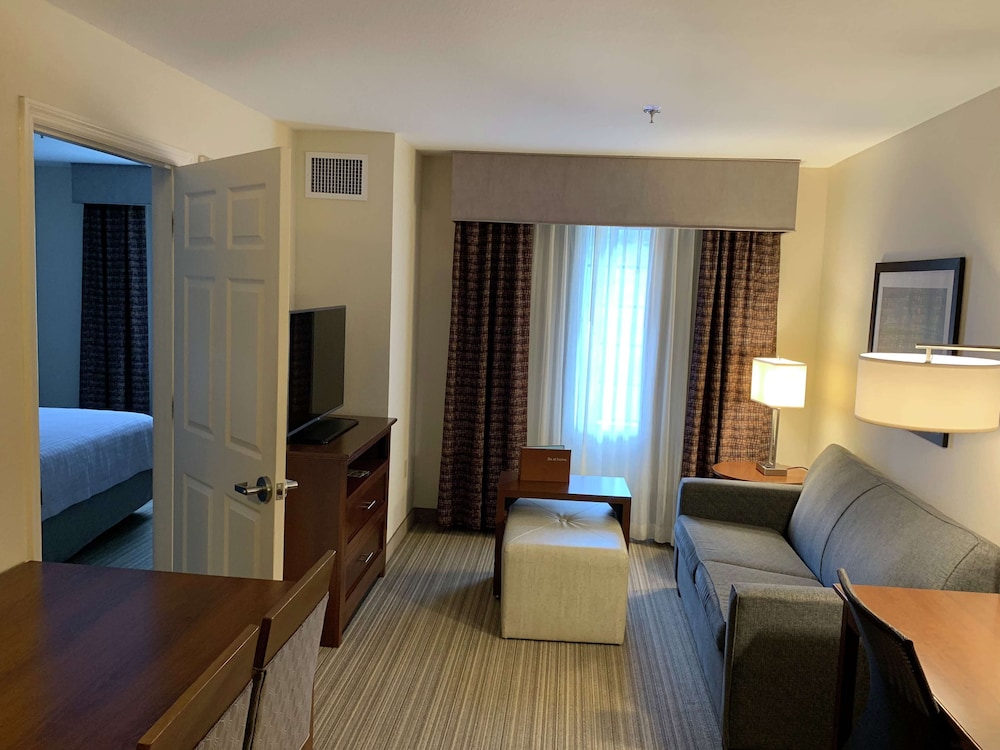 Suite, 1 King Bed, Accessible, Bathtub photo 1