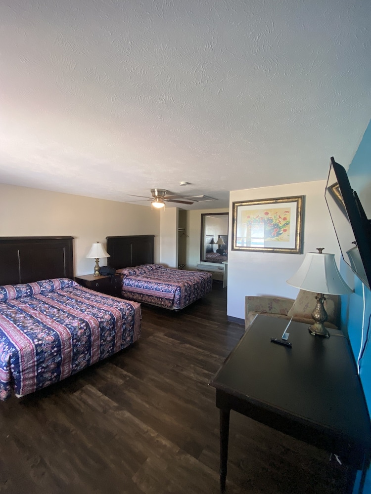 Standard Room, 2 Queen Beds, Non Smoking photo 1