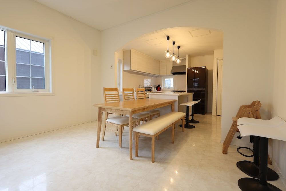 Basic House photo 1
