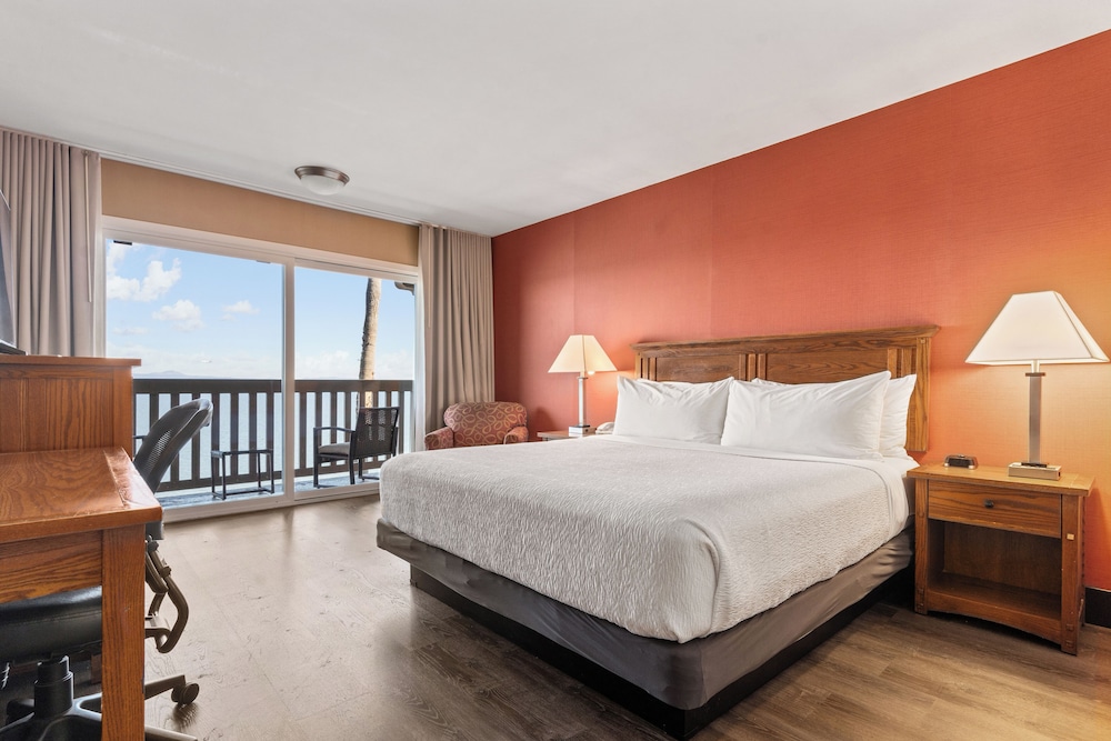 Room, 1 King Bed, Balcony, Bay View photo 1