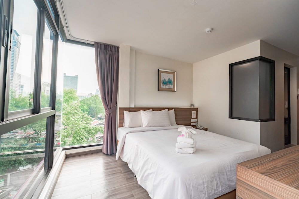 Premier Room, 1 Queen Bed photo 2