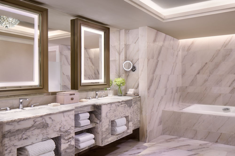 Suite, 1 Bedroom, Balcony (Empire) - Photo 3