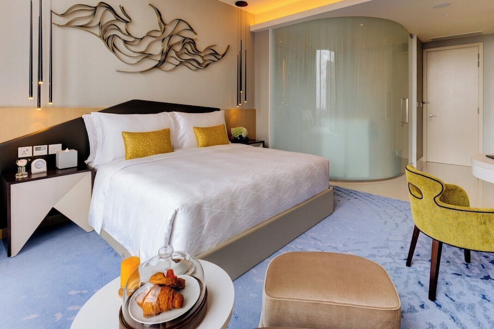 Club Room, 1 King Bed (Skyline) photo 3