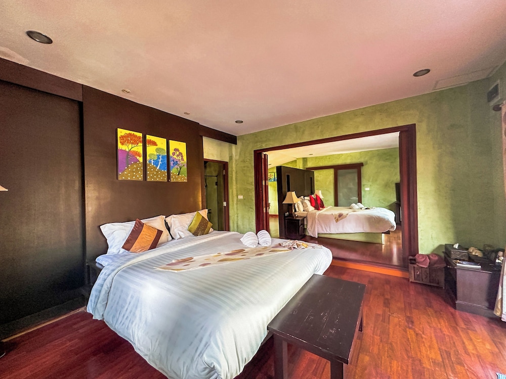 Suite, Pool View photo 3