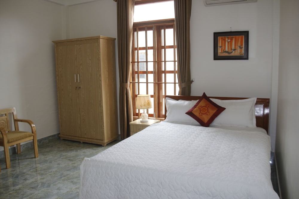 Deluxe Room, 1 Queen Bed photo 2
