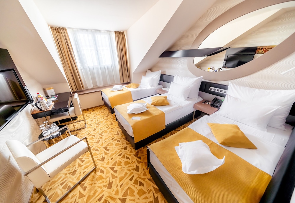 Classic Triple Room, 3 Twin Beds - Photo 3