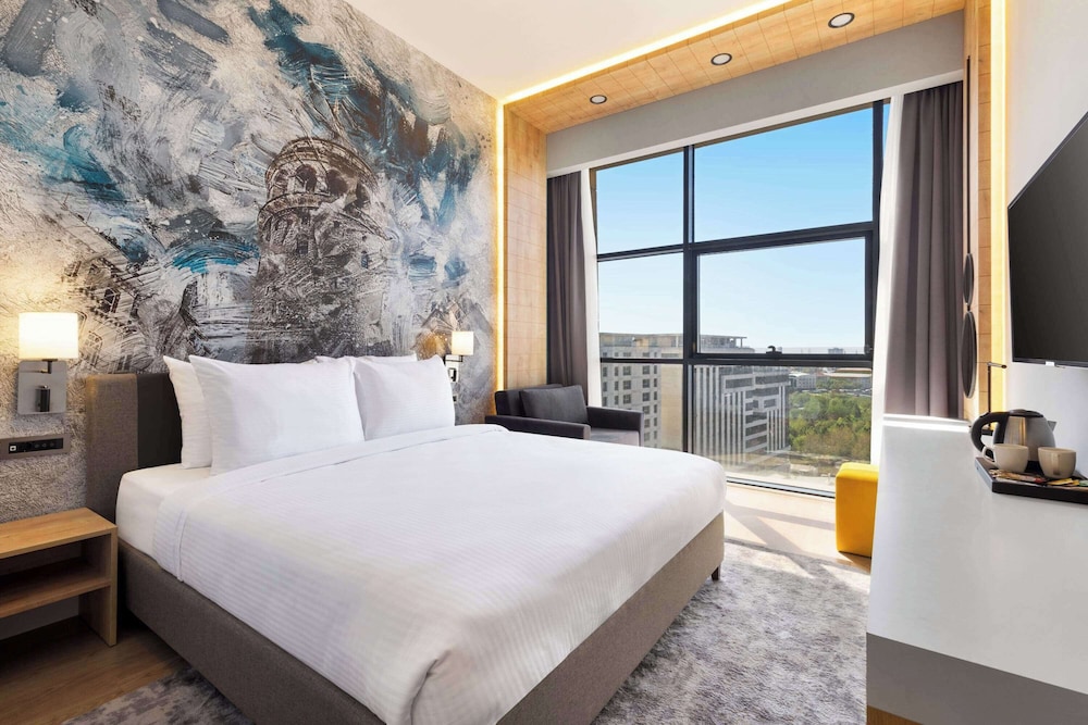 Superior Room, 1 King Bed photo 1