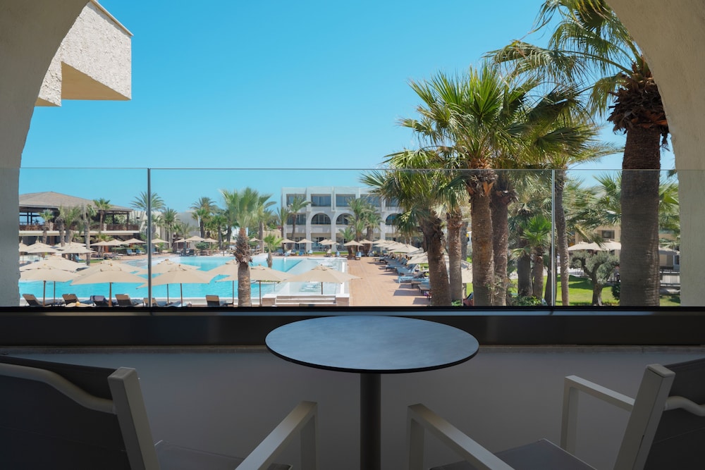Double Room, Pool View - Photo 1