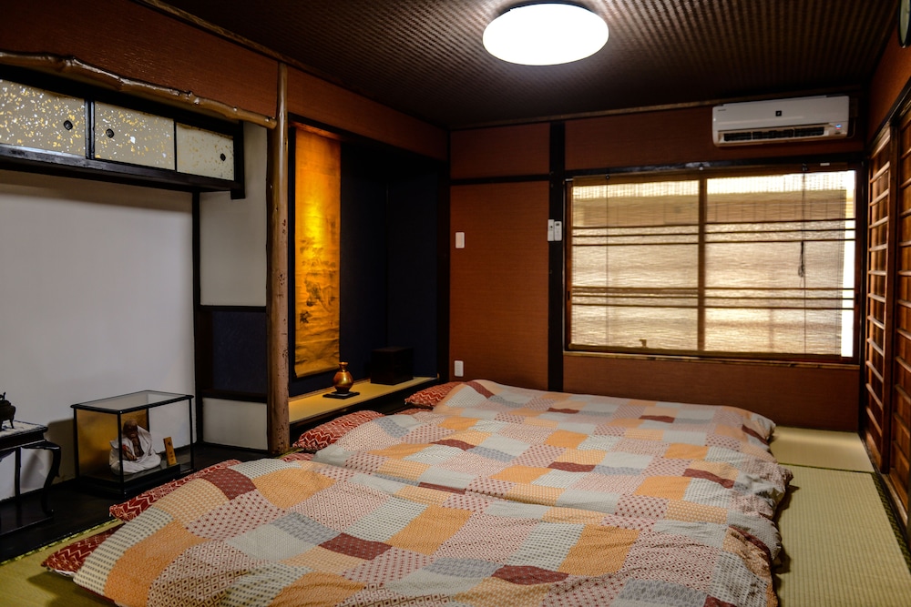 Nishioji Tanuki - Photo 1