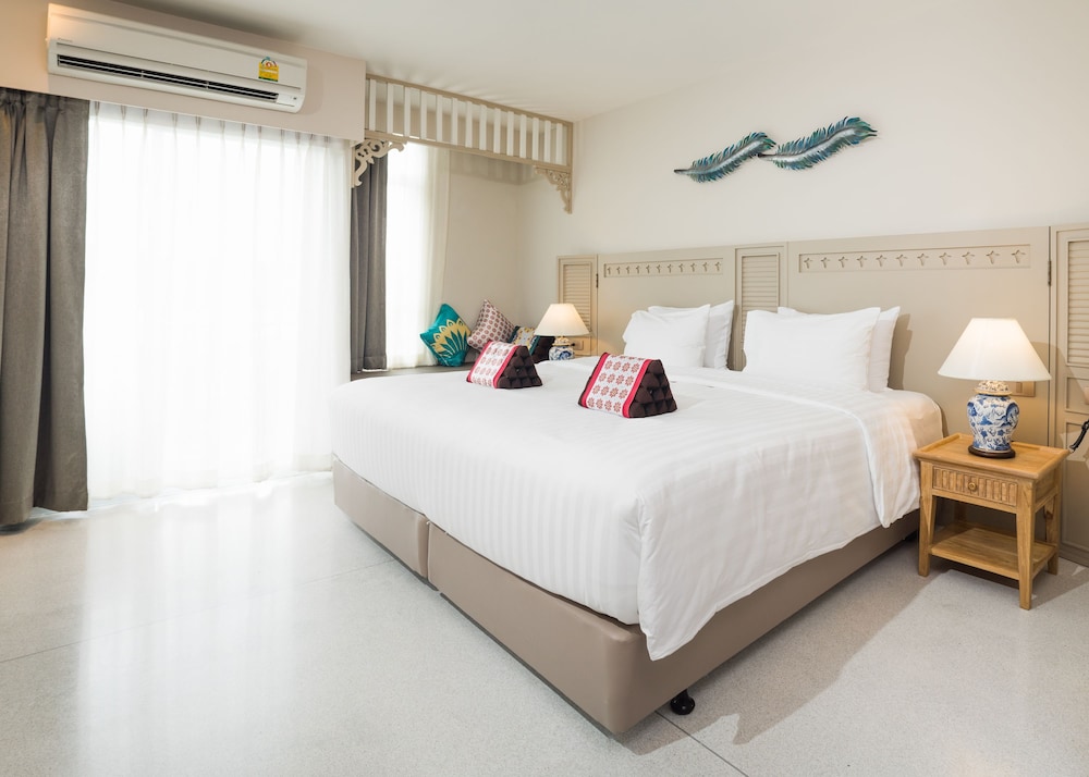Deluxe King room