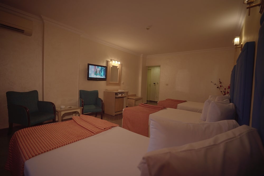 Standard Double Or Twin Room - Photo 26
