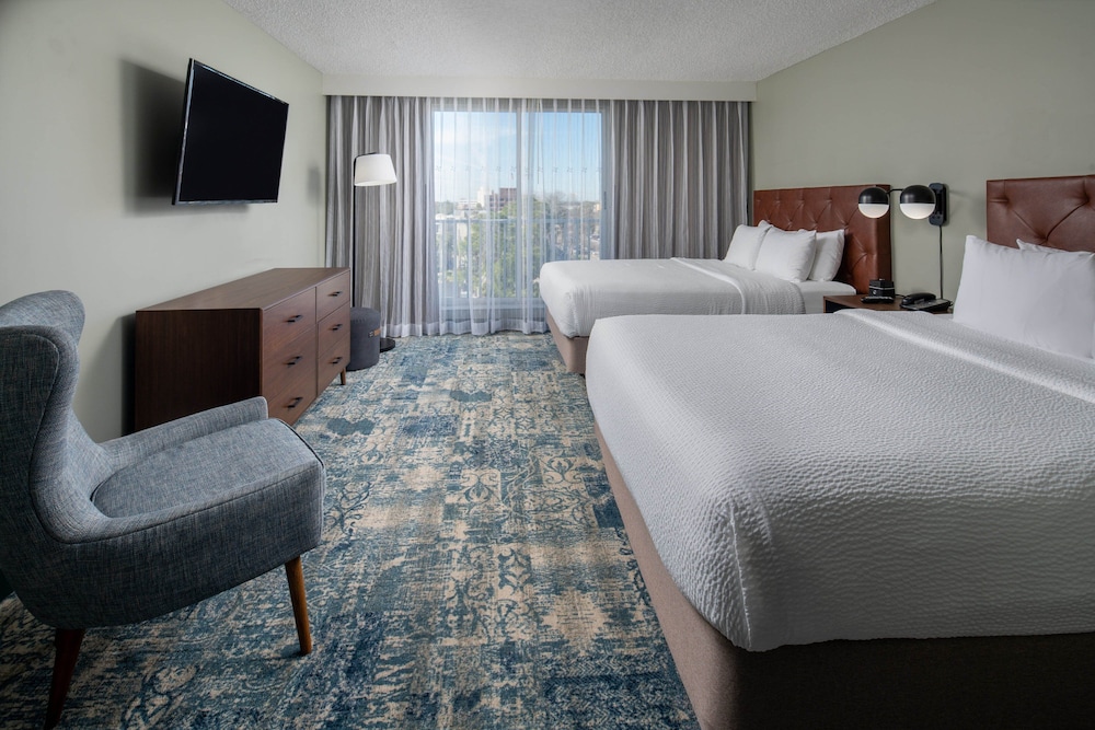 Executive Suite, 1 Bedroom - Photo 1