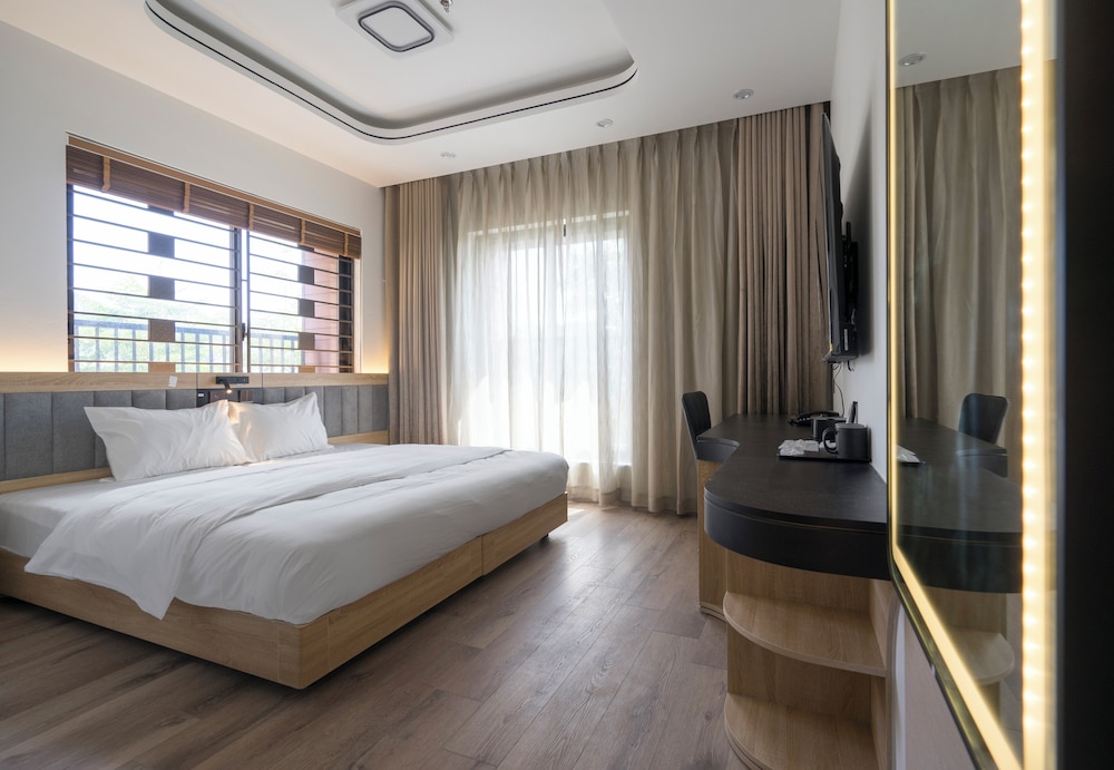 Deluxe Double or Twin Room, Balcony, City View