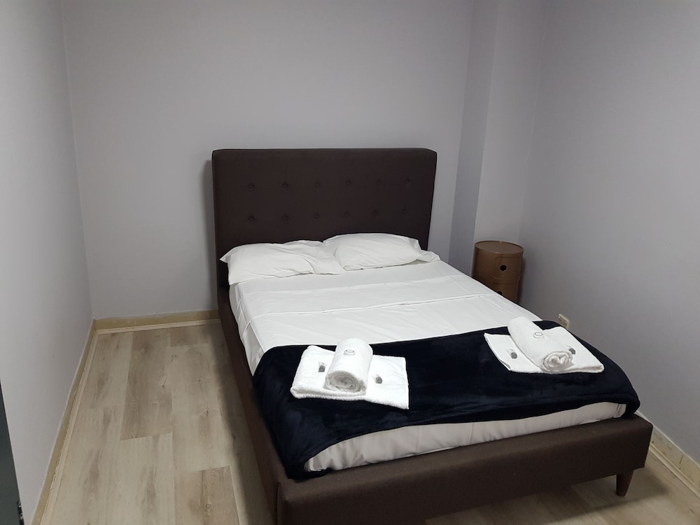 Budget Double Room Located Above Night Club (Noise Affected)