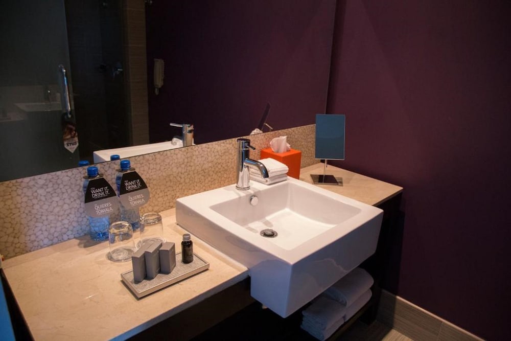 Deluxe Room, 1 King Bed, City View - Photo 5