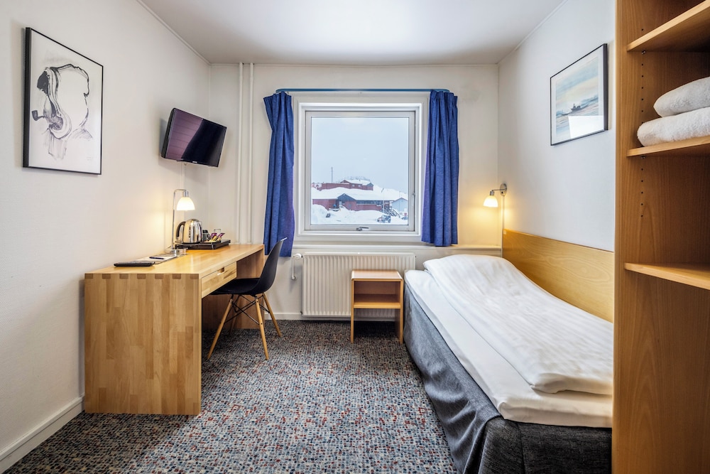 Basic Single Room, Shared Bathroom