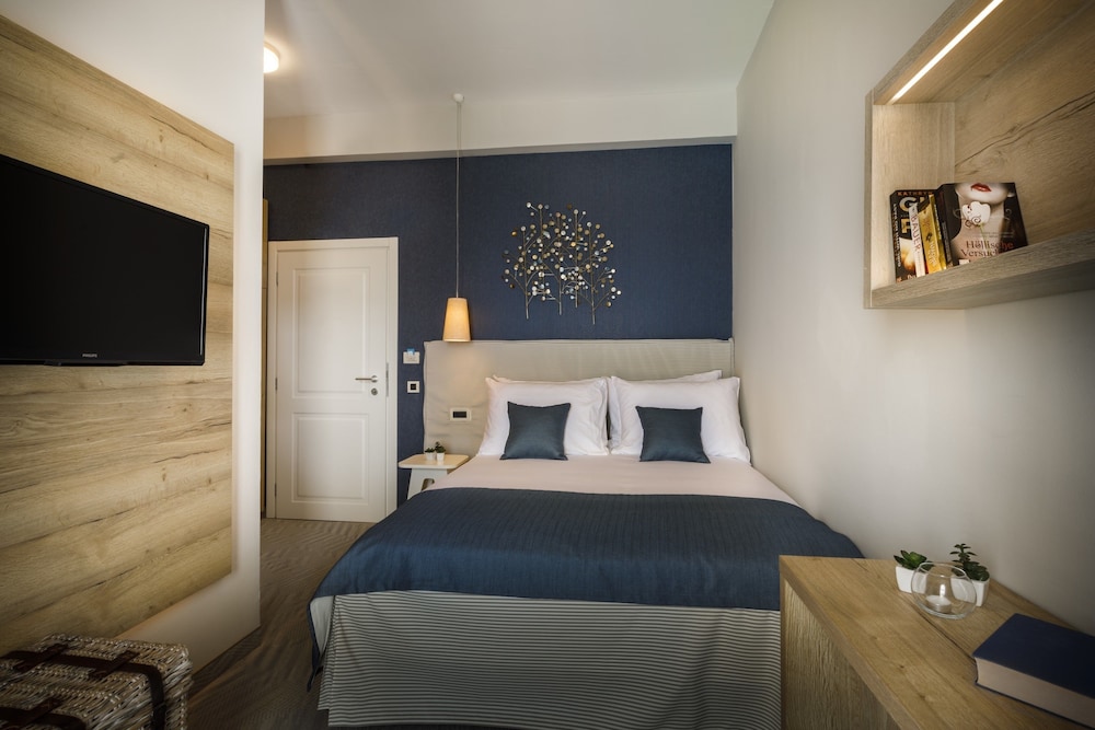 Comfort double seaside room with French balcony photo 2
