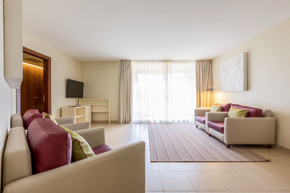Suite, 2 Bedrooms - Photo 6