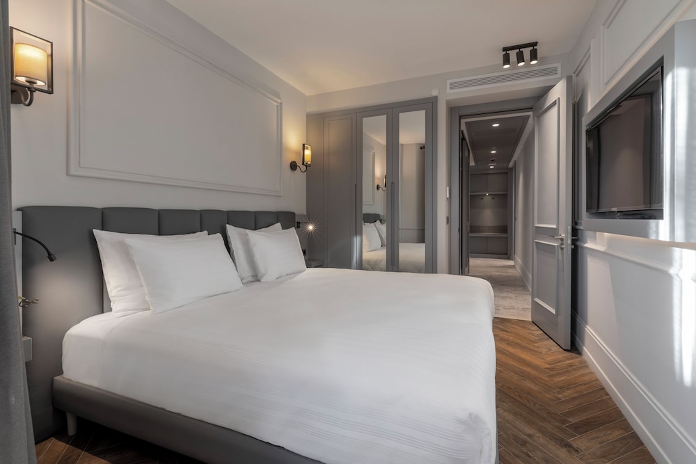 Family Suite, Multiple Beds, City View photo 2