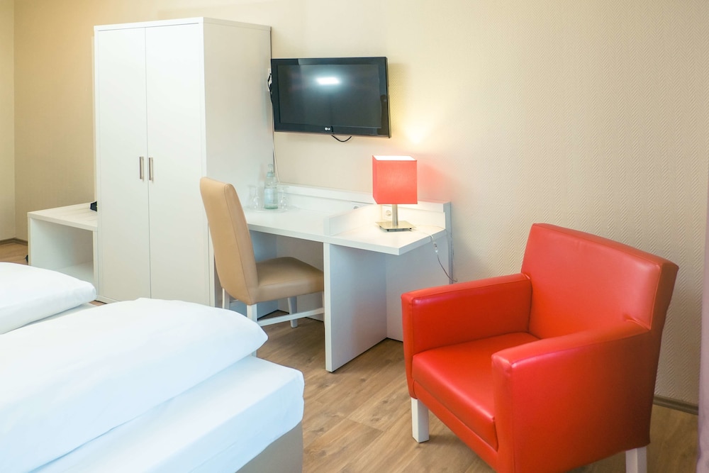 Standard Room, 2 Twin Beds, Bathtub - Photo 2