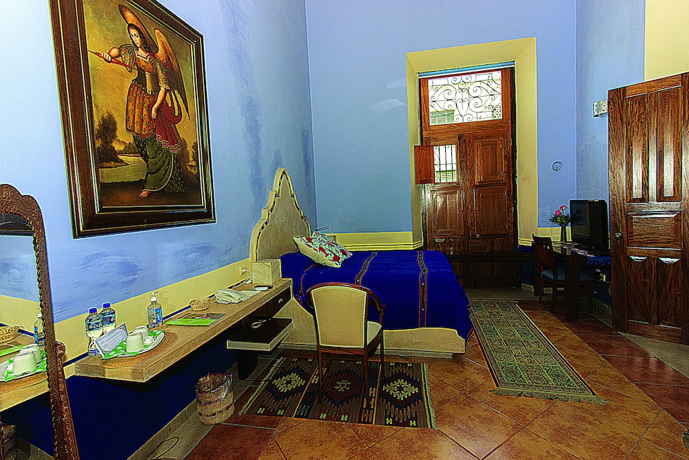 Deluxe Room, 1 Queen Bed, Jetted Tub - Photo 2