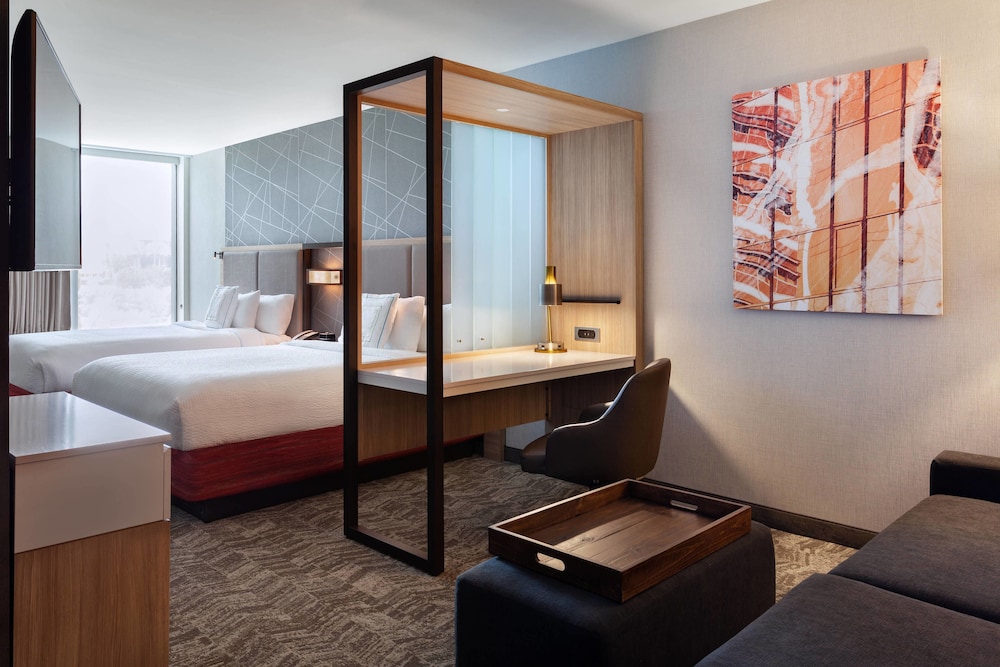 Suite, 2 Queen Beds (Hearing Accessible)