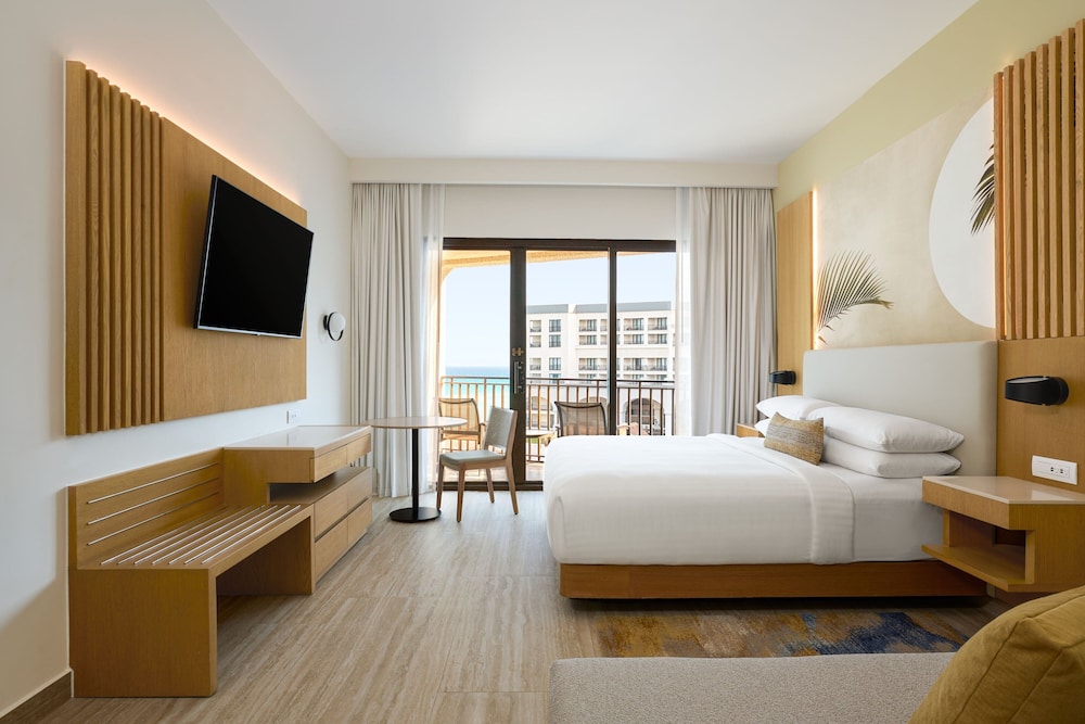 Room, 1 King Bed with Sofa bed, Ocean View - Photo 1
