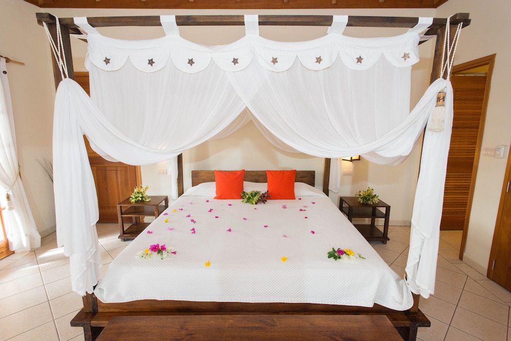 Deluxe Studio, 1 King Bed, Balcony, Sea View