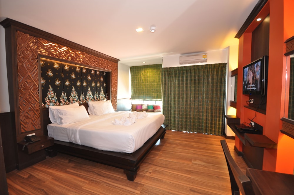 Deluxe Room, 1 Double Bed, Partial Sea View photo 3