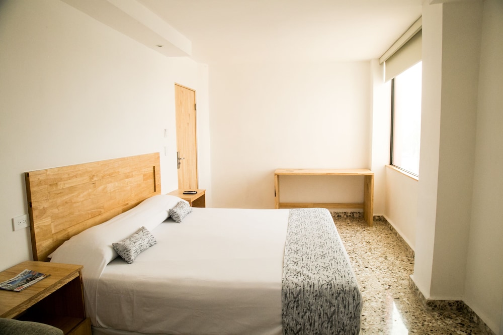 Deluxe Room, 1 King Bed, Non Smoking photo 2