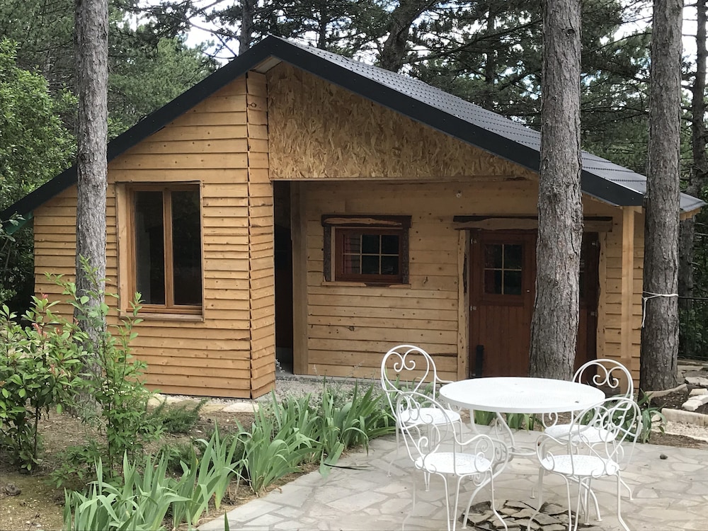 Standard Chalet, Ensuite, Pool View photo 2