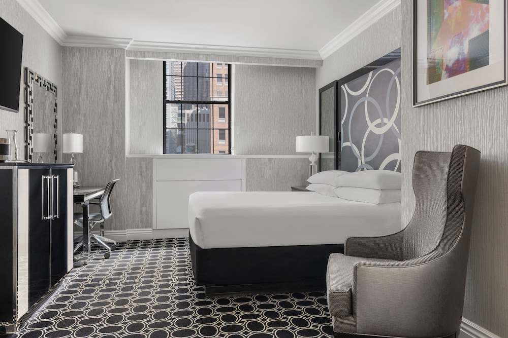 Deluxe Room, 1 King Bed, Mobility Accessible