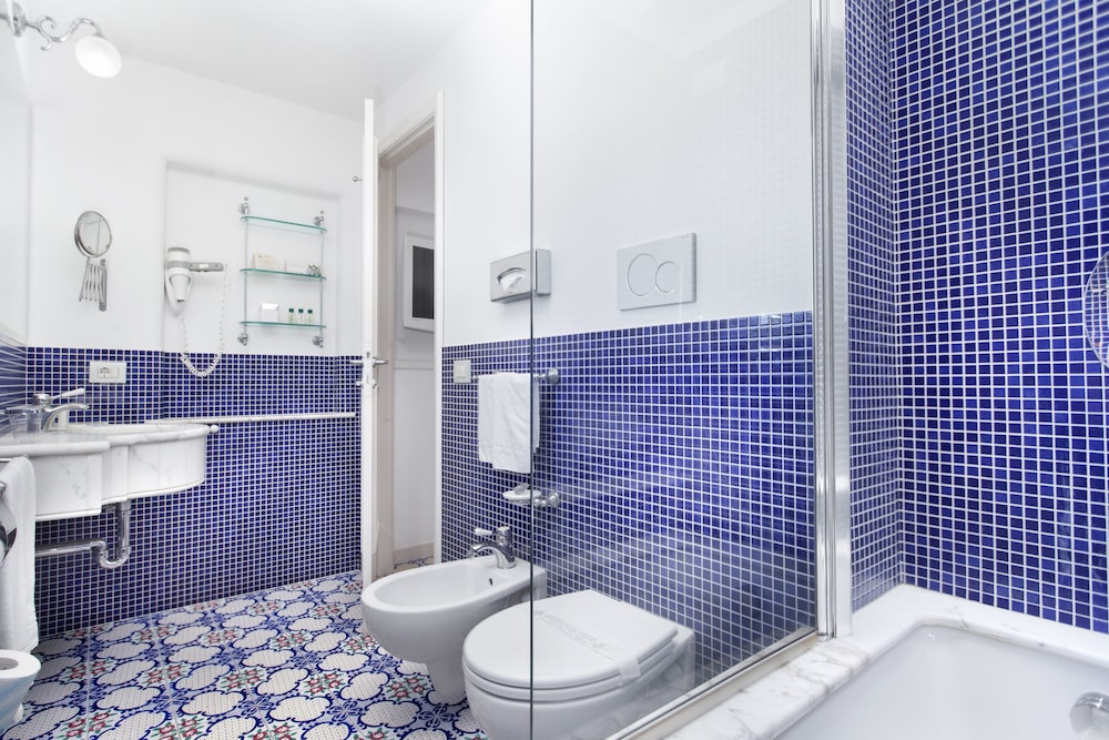 Exclusive Double Room, Terrace, City View thumbnail 6