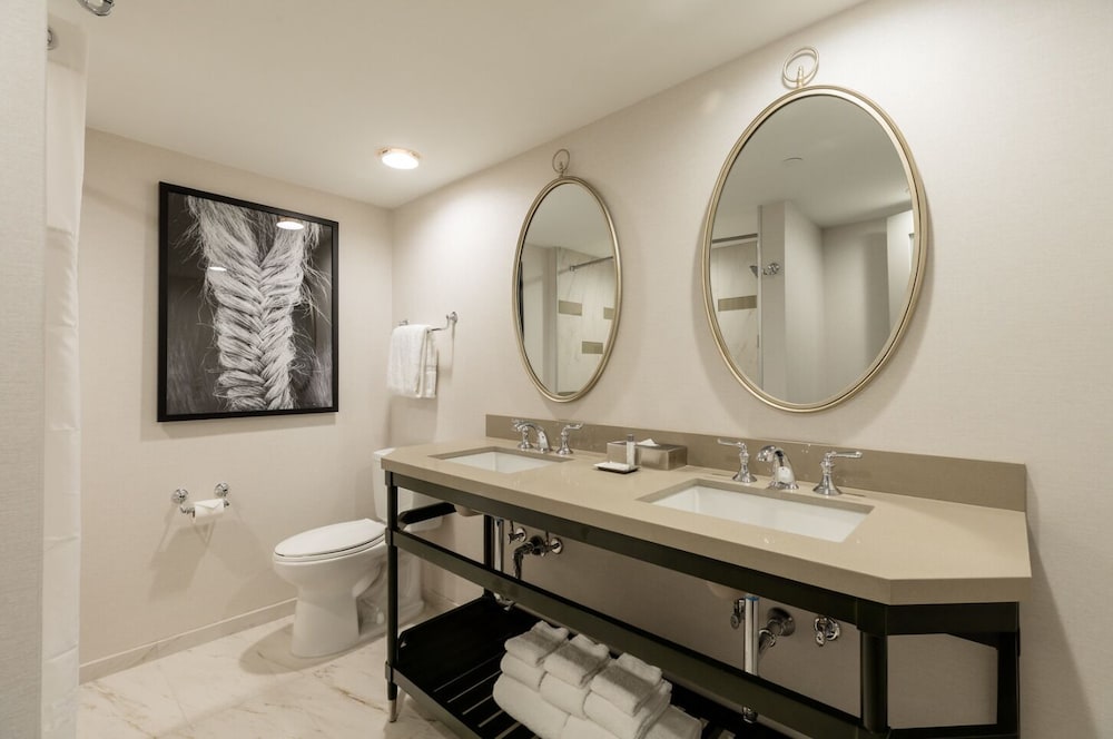 Deluxe Room, 2 Queen Beds, Non Smoking (West Tower) - Photo 6