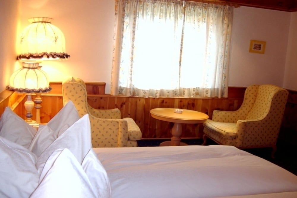 TIROL Hotel Deluxe