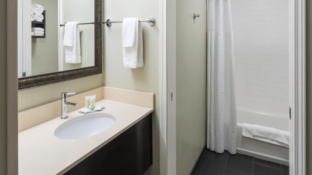 Suite, 1 Bedroom, Kitchen - Photo 8