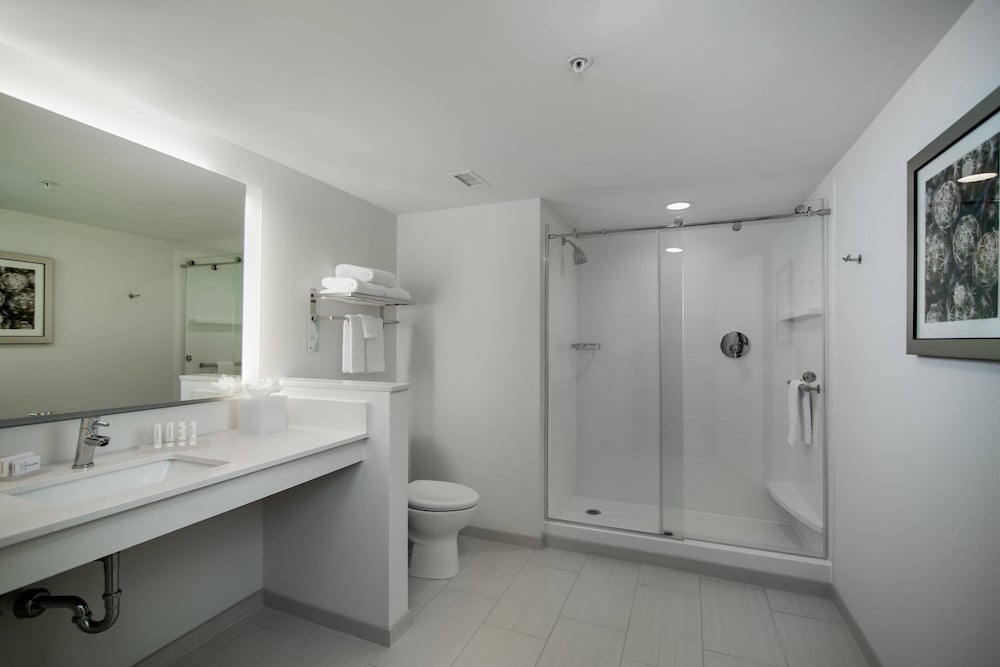 Room, 2 Queen Beds (Hearing Accessible) - Photo 5