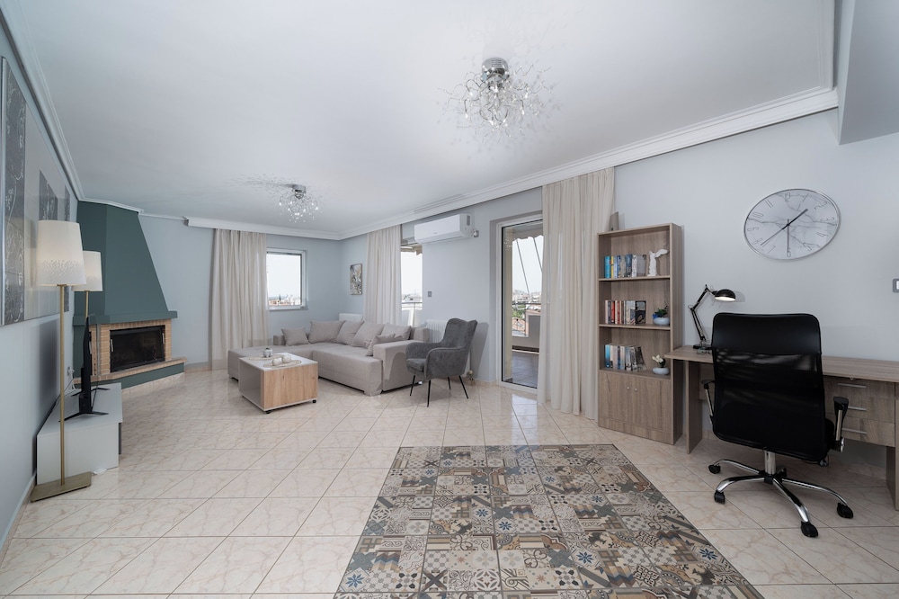 Deluxe Apartment, City View