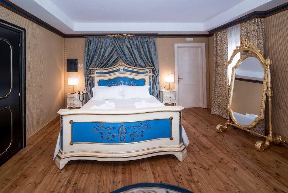 Luxury Suite photo 3
