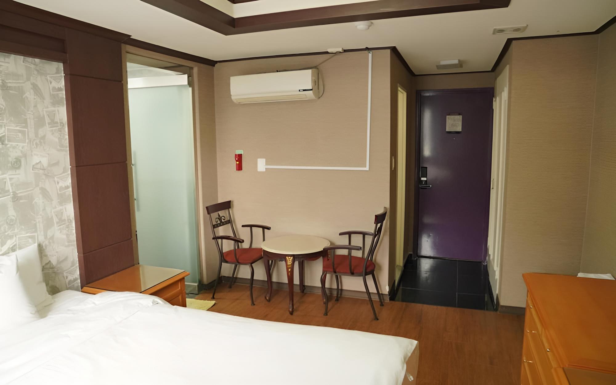 Room (Honeymoon Family) photo 2