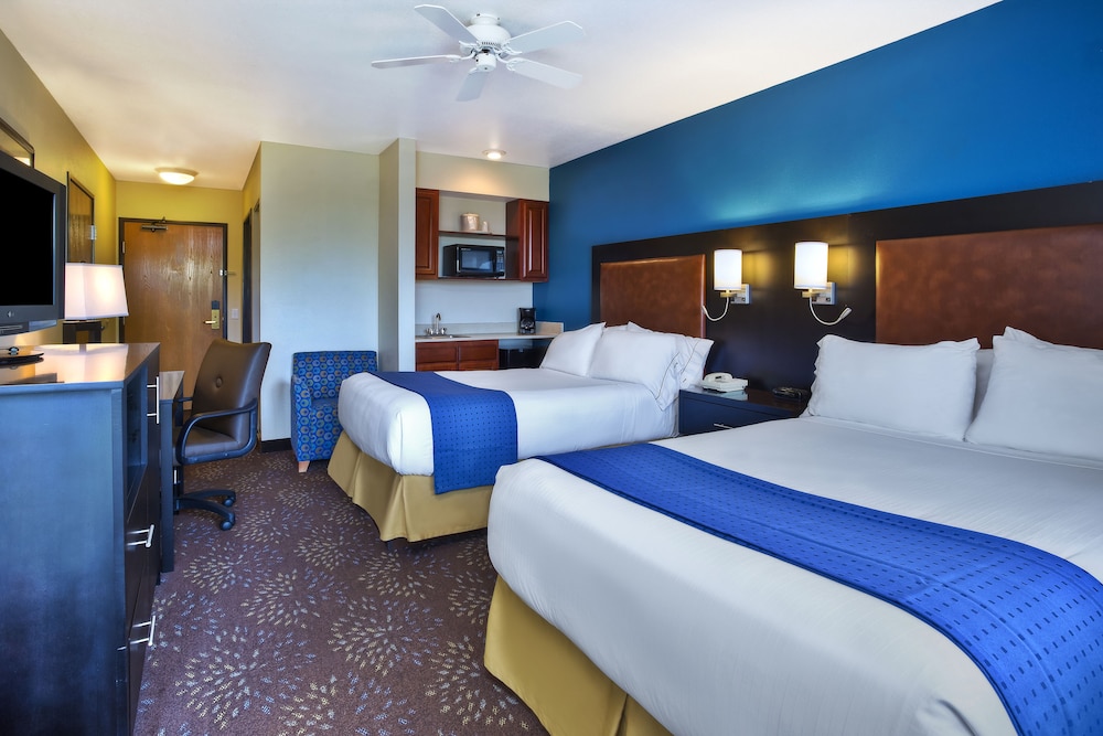 Standard Room, 2 Queen Beds, Balcony (High Floor) - Photo 1