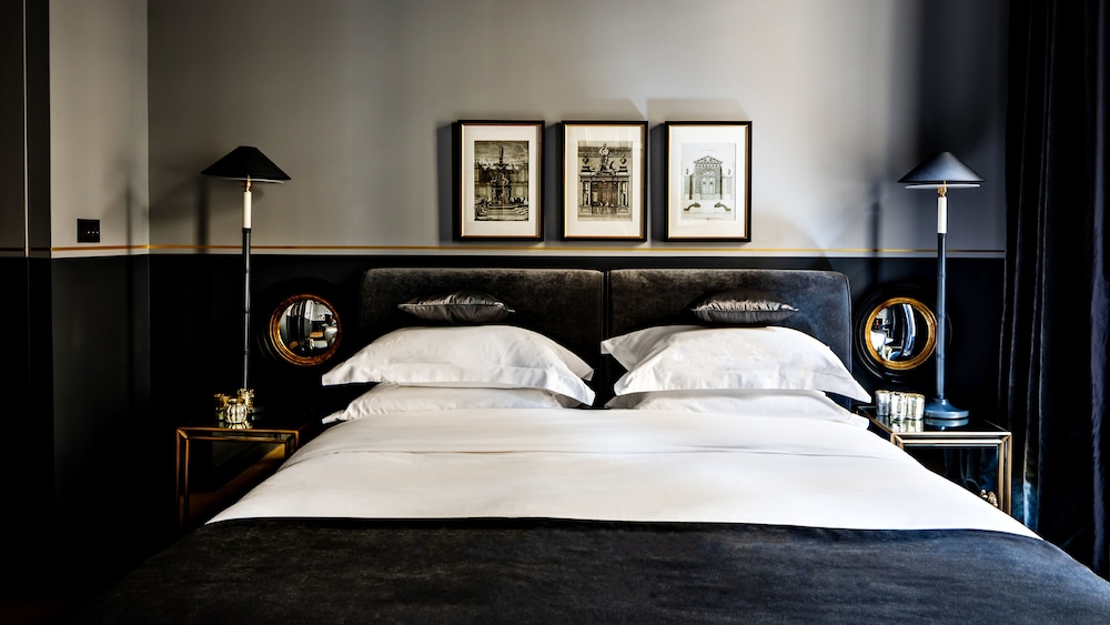 Executive Room thumbnail 6