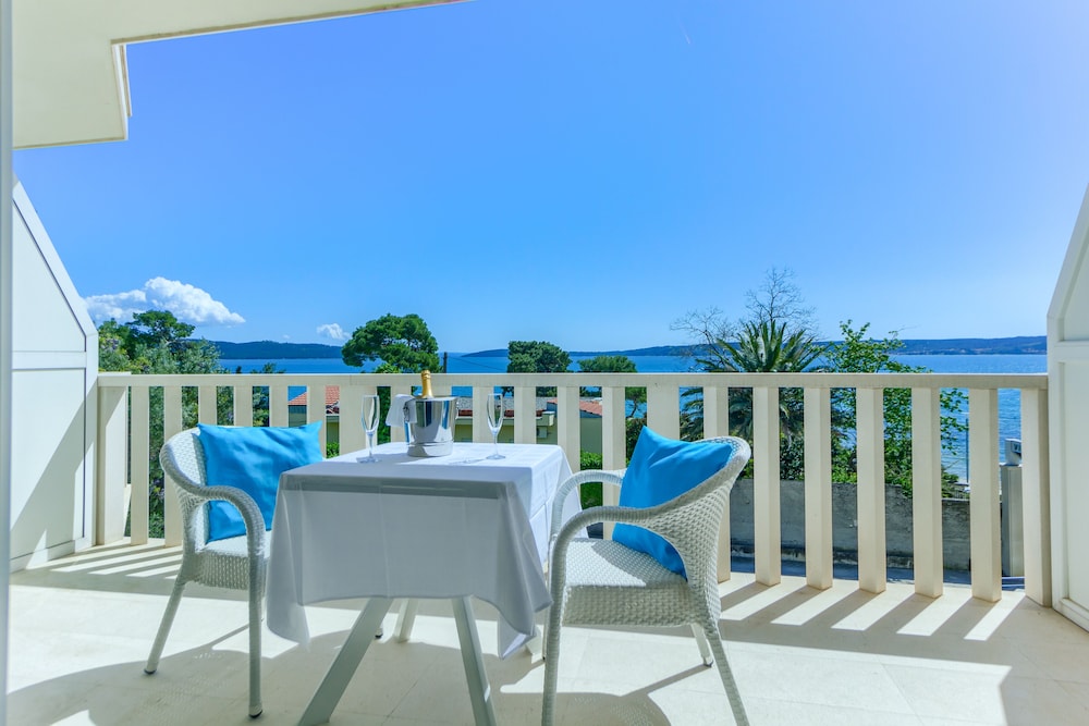 Family Room, Terrace photo 2