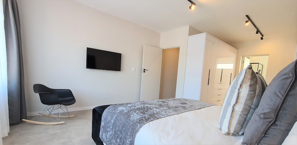 Superior Penthouse photo 2