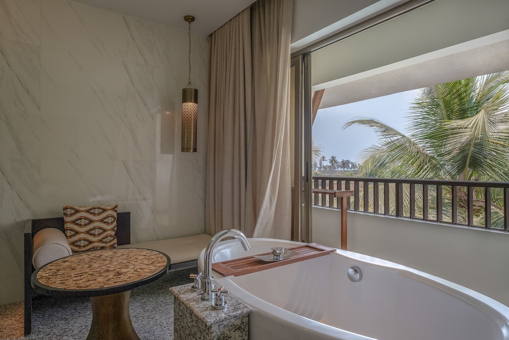 Suite, 1 King Bed with Sofa bed (Alila Suite)