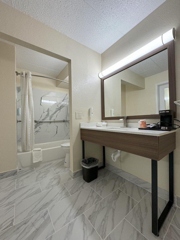 Room, 1 King Bed, Accessible, Non Smoking photo 2