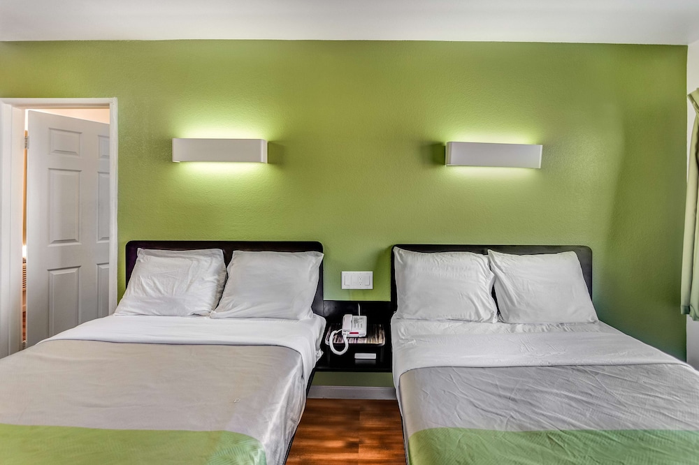 Deluxe Room, 2 Double Beds, Non Smoking, Refrigerator & Microwave - Photo 5