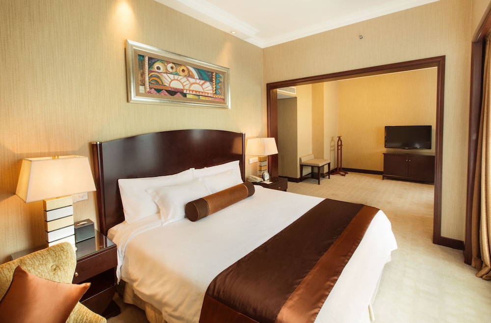 Business king size bed Room - Photo 4
