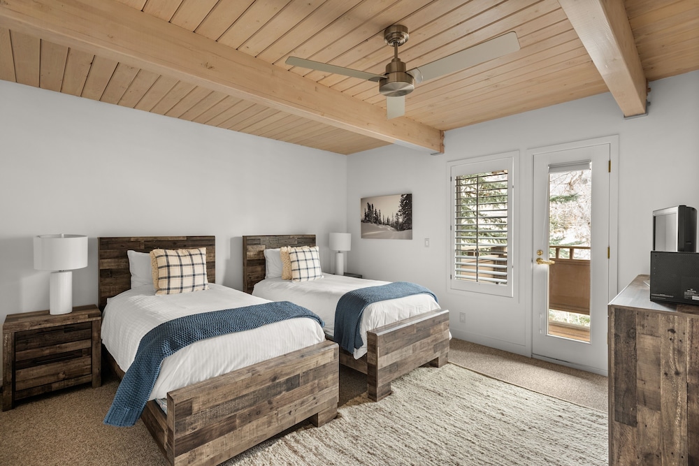 Condo, 2 Bedrooms