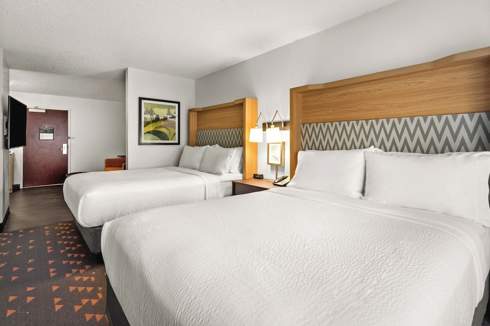 Premium Room, Multiple Beds - Photo 2